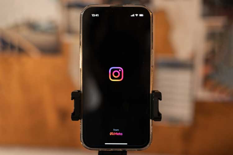 Foto del logo de Instagram con el fondo negro